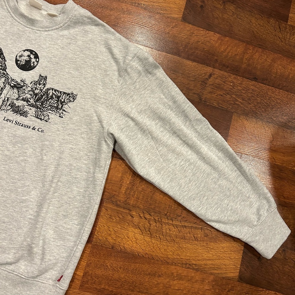 Levi's Relaxed Graphic Wolf Pack Crewneck Sweatshirt Light Heather Gray XL - Picture 3 of 7